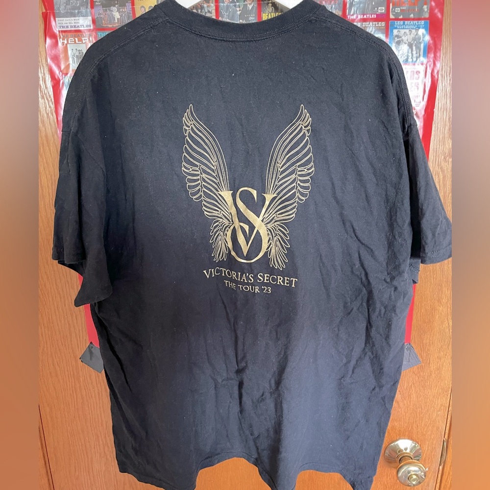 Victoria’s Secret Tour ‘23 tee